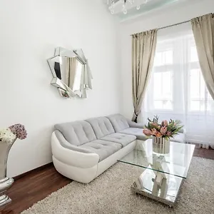 Opera Luxury With Free Parking Apartment